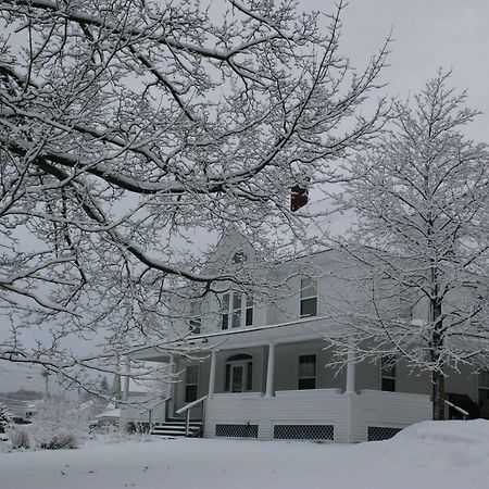 The Young House Bed And Breakfast Millinocket Zewnętrze zdjęcie
