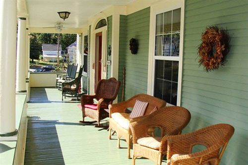 The Young House Bed And Breakfast Millinocket Zewnętrze zdjęcie